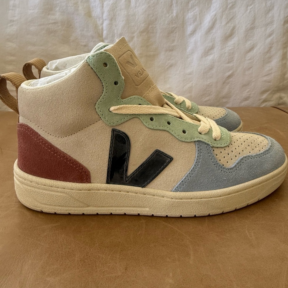 New Veja High Top Sneakers Womens Size 7